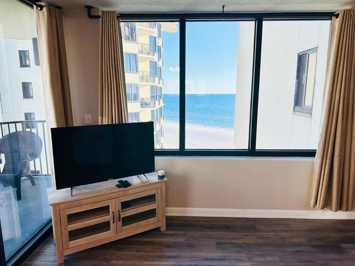 Aparthotel Beach Front Condo, King Size Bed, Sleeps 4 Panama City Beach