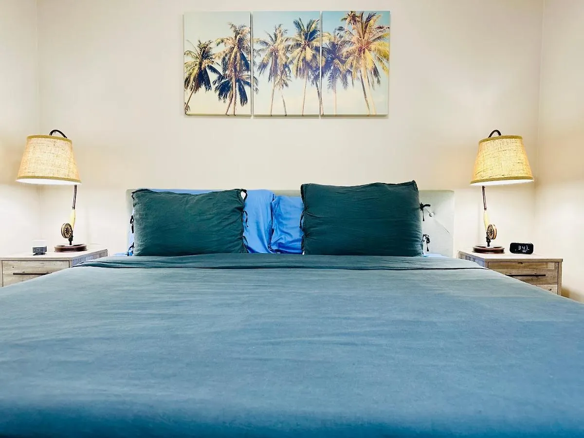 Beach Front Condo, King Size Bed, Sleeps 4 Panama City Beach 0*,  United States